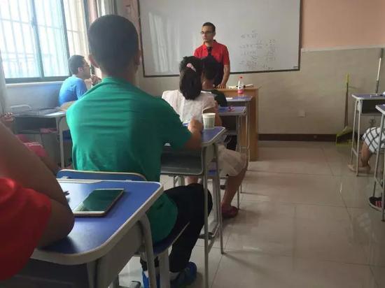 國(guó)際學(xué)校學(xué)生上課