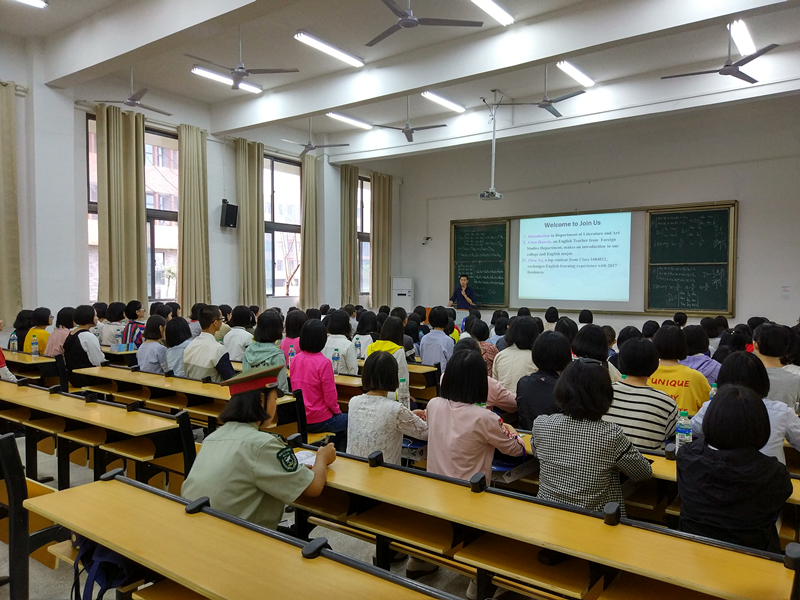 南昌航空大學(xué)科技學(xué)院文藝部召開2017級新生專業(yè)介紹會