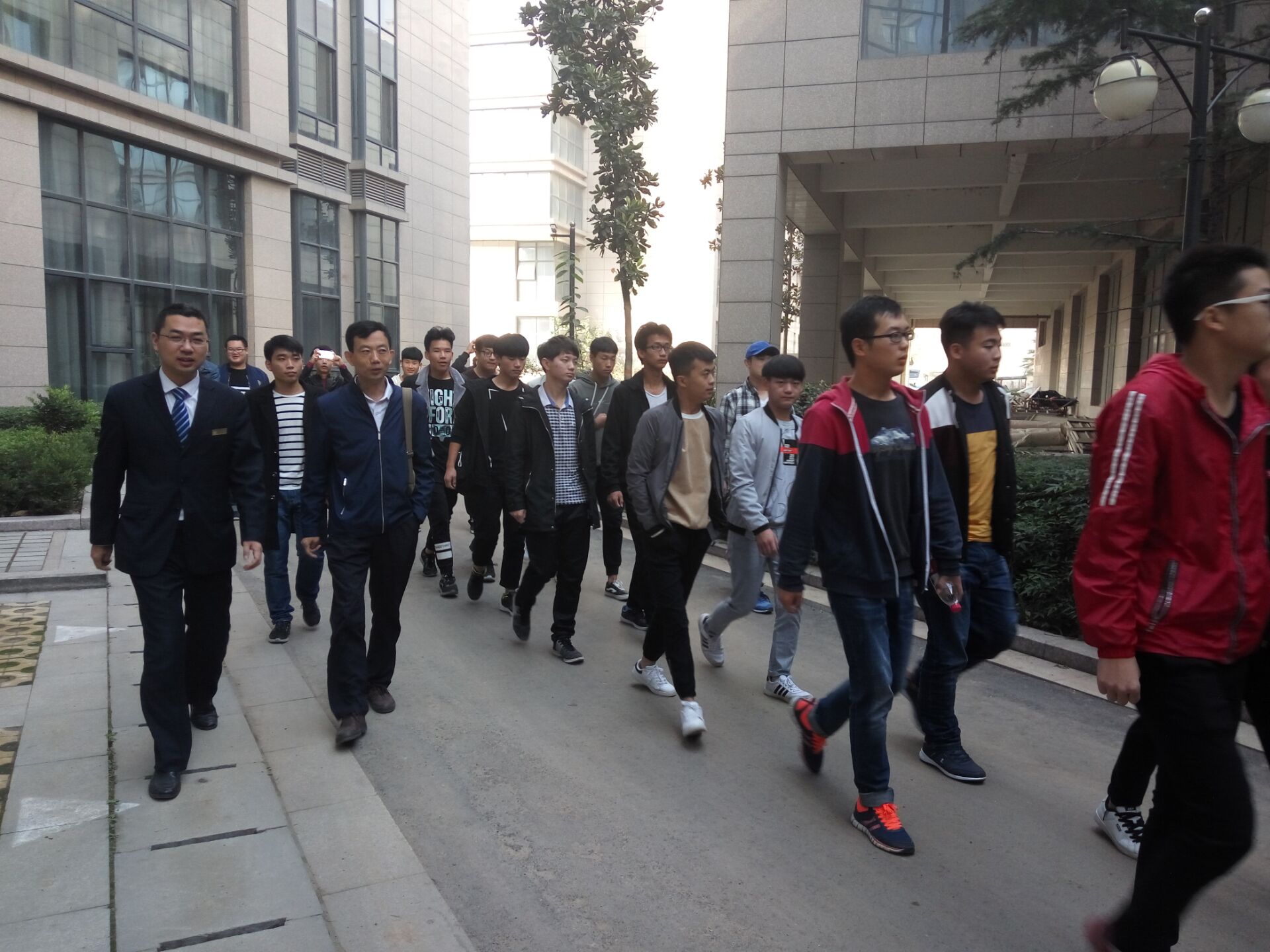 新鄉(xiāng)職業(yè)技術(shù)學(xué)院旅游管理系組織新生參觀開元名都酒店