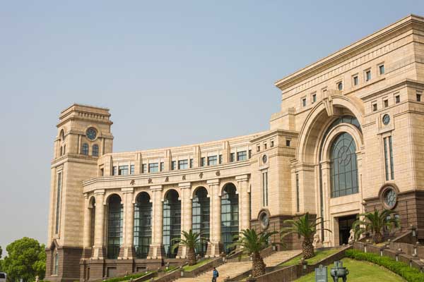 學(xué)高鐵專業(yè)報哪個學(xué)校