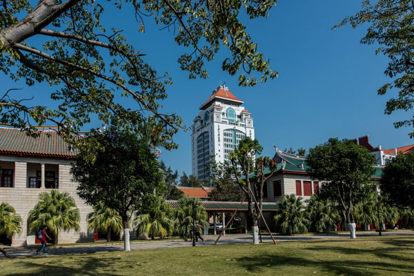 四川高鐵學(xué)校學(xué)費多少