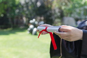 新鄉(xiāng)醫(yī)學(xué)院在職研究生學(xué)費(fèi)高嗎