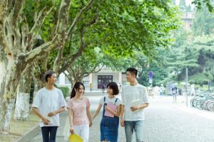 初中生在山東上大學需要多少錢?