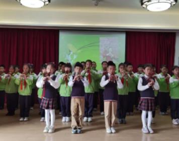 傳承中國文化，童心在樂曲中快樂飛揚(yáng)——華油榮德小學(xué)葫蘆絲大賽