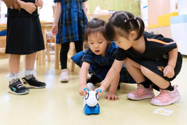 天津惠靈頓雙語幼兒園機(jī)器人課程3.jpg