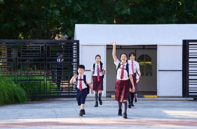 北京德閎學校開學2.jpg