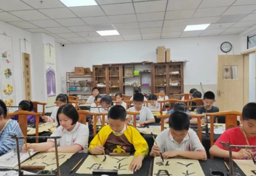 北京東方紅學(xué)校小學(xué)部社團(tuán)開課啦，看看學(xué)校都開設(shè)了哪些團(tuán)課！