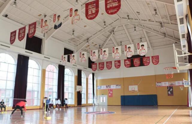 北京愛迪國際學(xué)校校園環(huán)境-室內(nèi)籃球館.jpg