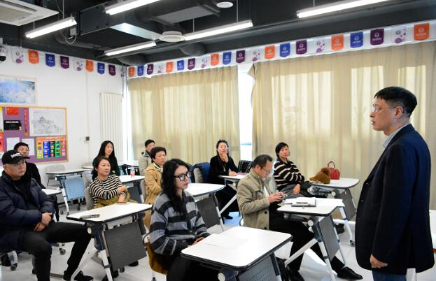 北京四中國際課程佳蓮校區(qū)高中國際部家長會(huì)6.jpg