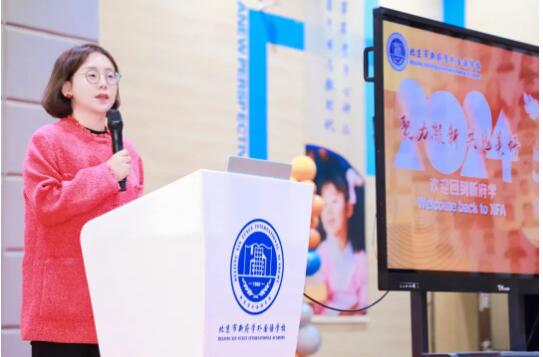 北京新府學(xué)外國(guó)語(yǔ)學(xué)校校長(zhǎng)