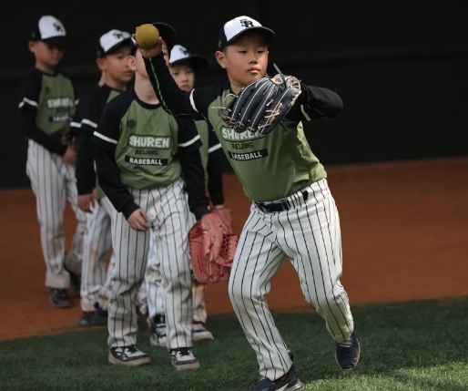 北京市通州區(qū)私立樹人學(xué)校參加了北京市第六屆“猛虎杯”春季棒球賽