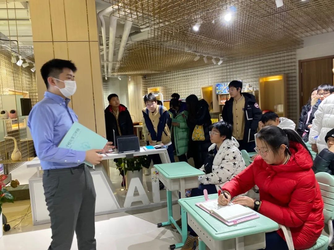 北京市新英才學(xué)校職業(yè)探究項(xiàng)目|拓寬視野洞悉內(nèi)心，探索世界無(wú)限可能