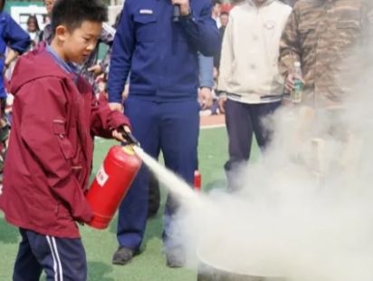 北京東方紅學?；馂奶由笱菥殻?200名師生5分鐘內(nèi)成功疏散