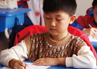 君誠國際雙語學(xué)校初中一年級(jí)入學(xué)難度大嗎