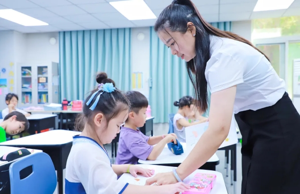 新府學(xué)一年級(jí)課堂