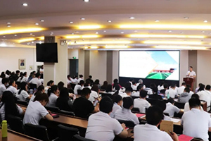 三河市燕橋?qū)W校開學(xué)季：開展全體教職工大會