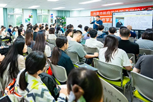 北京新府學(xué)外國語學(xué)校(國內(nèi)班)開學(xué)季：高中部教師開展教師培訓(xùn)！