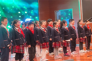 三河市燕橋?qū)W校小學(xué)舉辦國(guó)慶年級(jí)組班歌活動(dòng)：歌聲嘹亮，唱響燕橋！