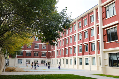 天津津英中學(xué)已正式更名為美達(dá)菲津英中學(xué)