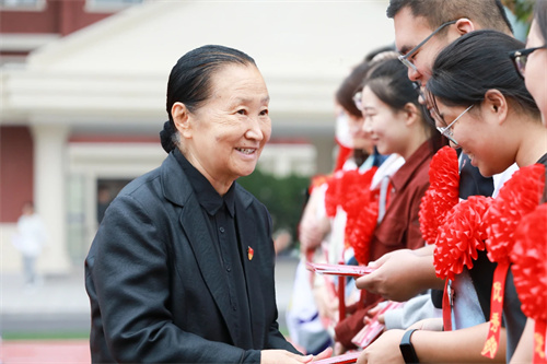 天津津英中學(xué)已正式更名為美達(dá)菲津英中學(xué)