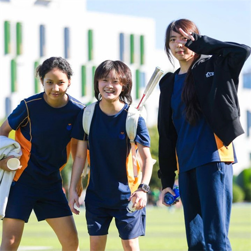 耀華北京校區(qū)九年級(jí)創(chuàng)校生