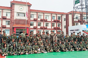 北京市實驗外國語學(xué)校開展軍訓(xùn)活動：閉營號角，吹響青春最響亮的誓言