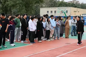 北京市實驗外國語學(xué)校開展校園安全教育活動：消防安全應(yīng)急疏散演習(xí)