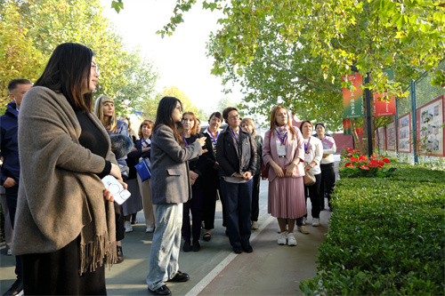 俄羅斯公立學(xué)校來樹人學(xué)校訪問