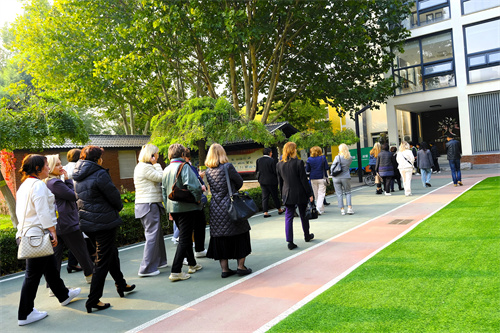 俄羅斯公立學(xué)校來樹人學(xué)校訪問