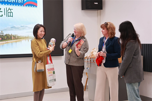 俄羅斯公立學(xué)校來樹人學(xué)校訪問