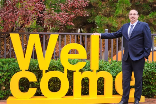 新府學(xué)小學(xué)部外方校長