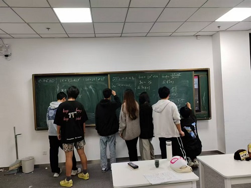 北京東方紅學(xué)校明德學(xué)院哪個(gè)班好