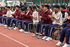 北京東方紅學(xué)校召開(kāi)日常行為規(guī)范提升大會(huì)：文明禮儀潤(rùn)于心，行為規(guī)范踐于行