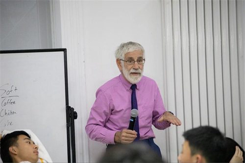 劍橋大學(xué)國王學(xué)院前副院長Rob Wallach教授來訪愛迪