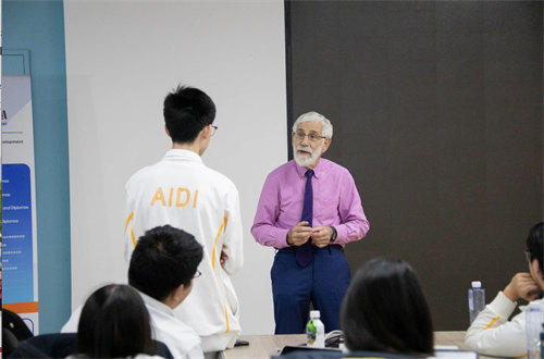 劍橋大學(xué)國王學(xué)院前副院長Rob Wallach教授來訪愛迪