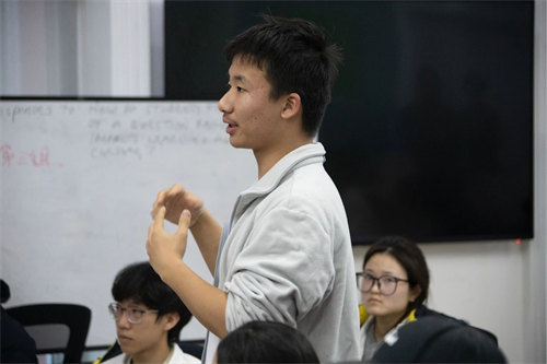 劍橋大學(xué)國王學(xué)院前副院長Rob Wallach教授來訪愛迪