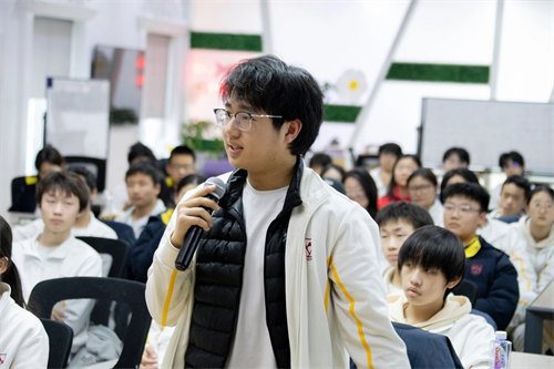 劍橋大學(xué)國王學(xué)院前副院長Rob Wallach教授來訪愛迪