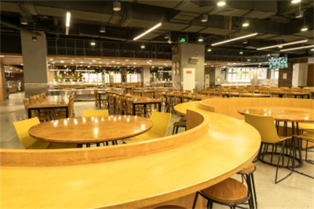 北京市新英才學(xué)校普高班一年學(xué)費(fèi)多少錢？和國(guó)際班學(xué)費(fèi)一樣嗎？