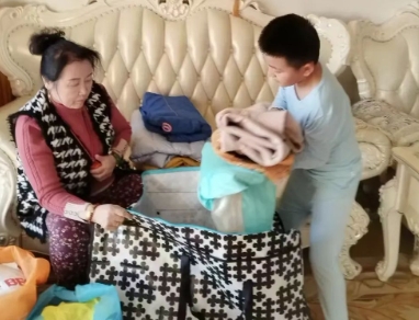 “寒冬送暖，棉衣傳情”北京市匯賢學(xué)校師生愛心捐贈青海玉樹稱多縣