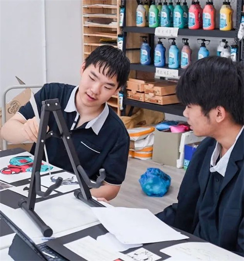 六力學(xué)校維多利亞預(yù)備課程中心升學(xué)