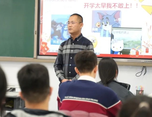 張家口未來學校高中部召開2024-2025學年第二學期第一次班會！