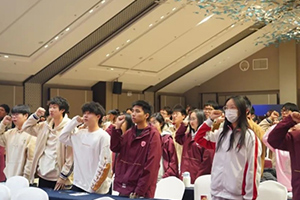 北京東方紅學(xué)校舉辦高考百日誓師大會：吹響沖鋒號角，迎接高考挑戰(zhàn)！