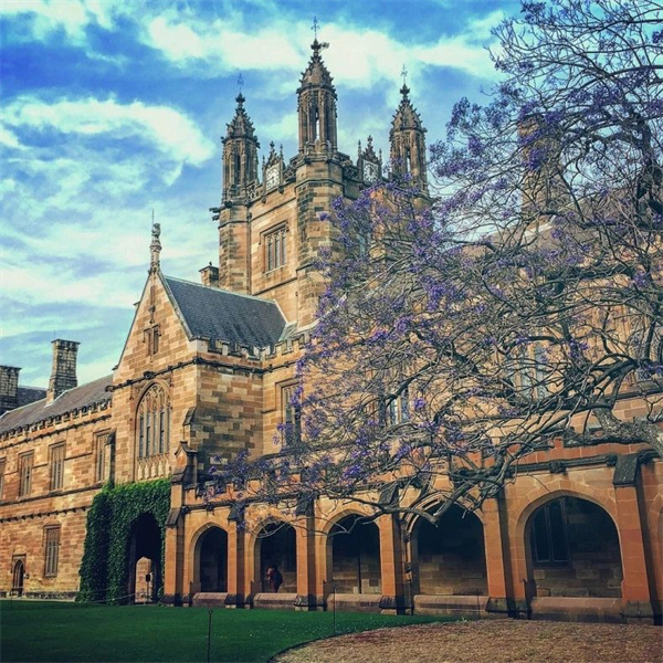 成都墨爾文學(xué)校錄取