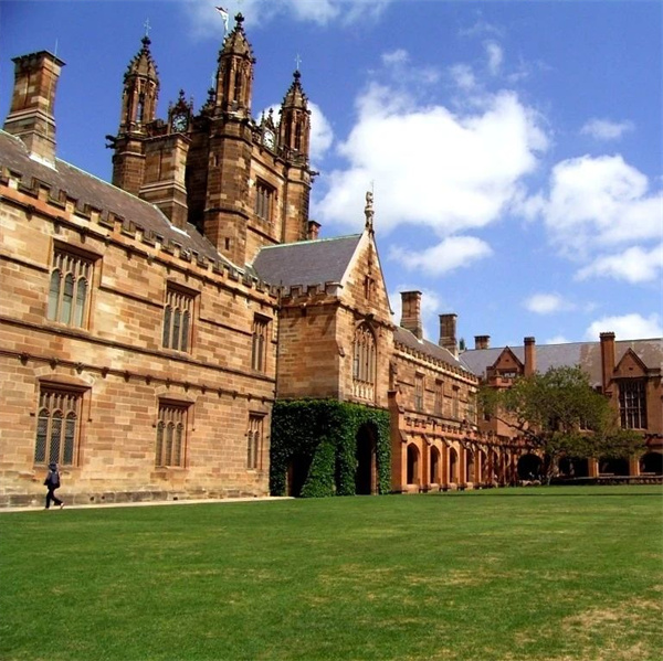 成都墨爾文學(xué)校錄取