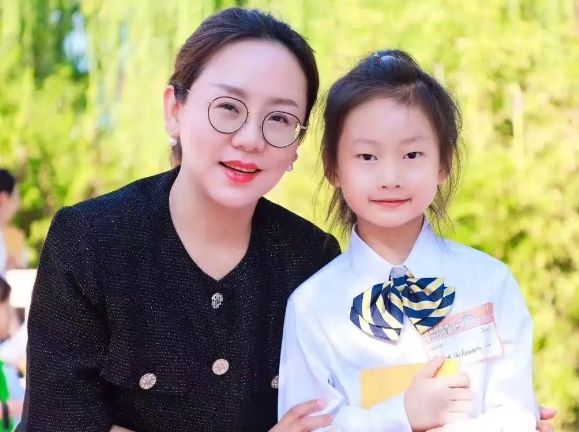 辛玲校長：北京新府學(xué)外國語學(xué)校以愛為基，構(gòu)建教育“多棱鏡”