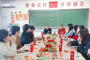 三河市燕橋?qū)W校六年級新學(xué)期茶話會：共話AI，探索教學(xué)新航道