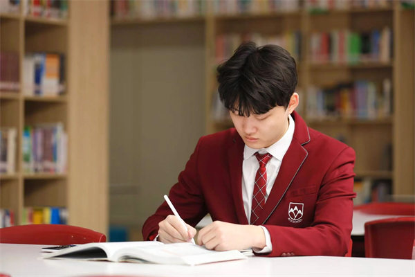 愛(ài)迪畢業(yè)生|吳夢(mèng)燁