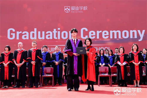北京愛迪學(xué)校國際高中畢業(yè)典禮