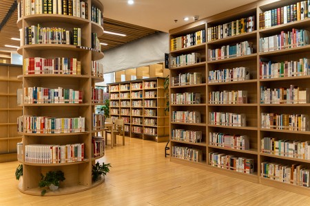 多語種高考VS留學：中加學校|通州華仁學校雙路徑升學培養(yǎng)方案！