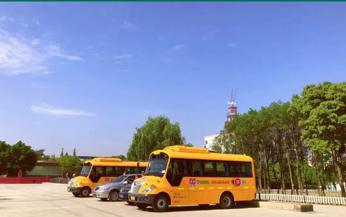 青苗學(xué)校成都校區(qū)校車
